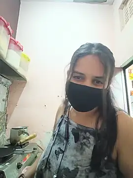 Snapshot of REENA-STRIP chatting on May 2026 06:32:03 AM REENA-STRIP online show from May 2026 06:32:03 AM