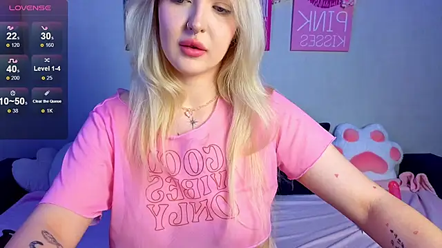 BlondieSummer online show from June 2026 06:45:02 PM