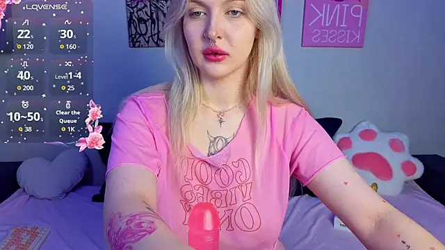 BlondieSummer online show from August 2026 06:18:01 PM