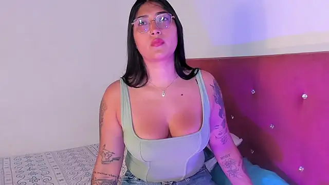 Snapshot of ami_santos chatting on June 2026 06:53:02 PM ami santos online show from June 2026 06:53:02 PM