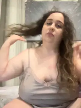 Snapshot of CurlyMaddie chatting on June 2026 06:24:02 PM CurlyMaddie online show from June 2026 06:24:02 PM
