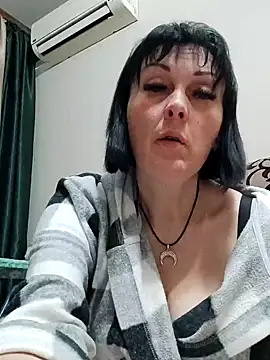 HelgaDennis online show from April 2026 08:33:01 PM