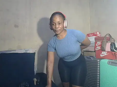 Snapshot of Lindabee200 chatting on May 2026 03:01:02 AM Lindabee200 online show from May 2026 03:01:02 AM