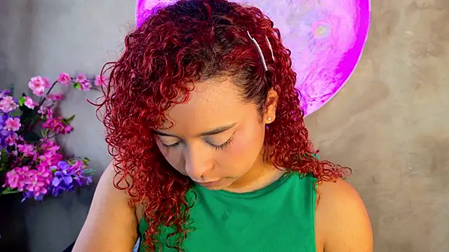 Snapshot of lara_curly chatting on June 2026 10:06:02 AM lara curly online show from June 2026 10:06:02 AM