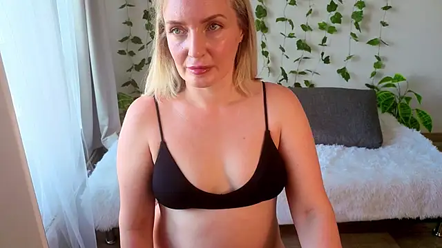 MonikFoxi online show from June 2026 04:50:01 AM