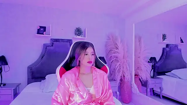 EmilyJohnsoon online show from April 2026 02:47:01 PM