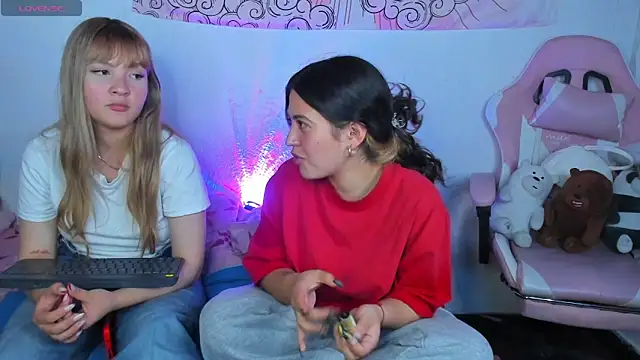 Snapshot of mia_maddie222 chatting on April 2026 01:23:02 AM mia maddie222 online show from April 2026 01:23:02 AM