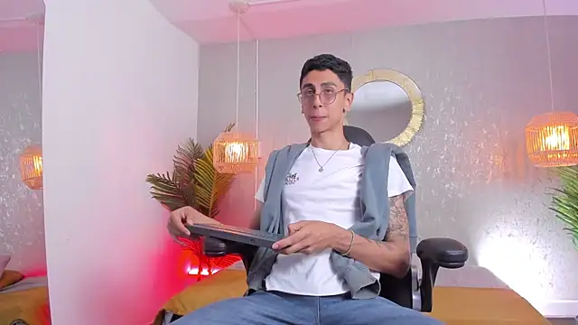 Snapshot of Gio_carangi chatting on June 2026 03:16:01 AM Gio carangi online show from June 2026 03:16:01 AM
