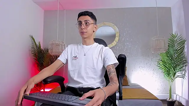 Snapshot of Gio_carangi chatting on July 2026 02:55:01 AM Gio carangi online show from July 2026 02:55:01 AM