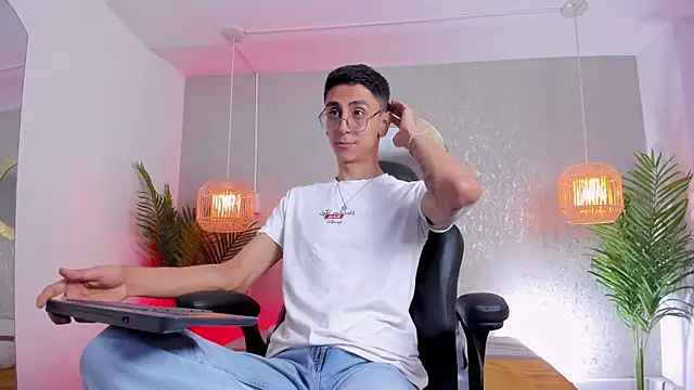 Snapshot of Gio_carangi chatting on July 2026 03:46:02 AM Gio carangi online show from July 2026 03:46:02 AM