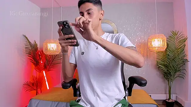 Snapshot of Gio_carangi chatting on July 2026 03:47:02 AM Gio carangi online show from July 2026 03:47:02 AM