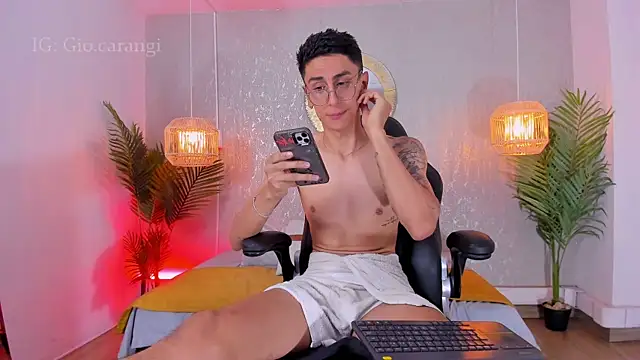 Snapshot of Gio_carangi chatting on July 2026 08:52:02 PM Gio carangi online show from July 2026 08:52:02 PM
