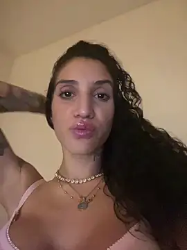 Snapshot of Yailin-Arg chatting on March 2026 04:06:01 AM Yailin-Arg online show from March 2026 04:06:01 AM