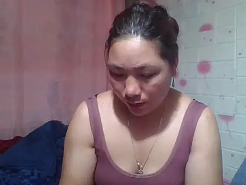 Snapshot of Hena__ chatting on April 2026 07:17:02 AM Hena online show from April 2026 07:17:02 AM