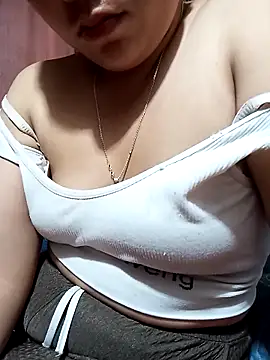Snapshot of Hena__ chatting on April 2026 02:06:02 PM Hena online show from April 2026 02:06:02 PM