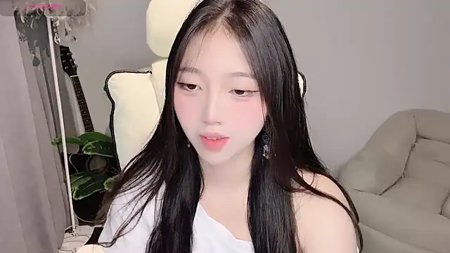 Yukiy8877 online show from May 2026 11:37:02 AM
