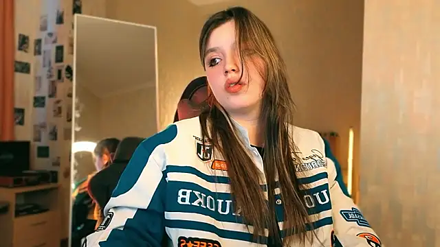 Chloe Rozzy online show from March 2026 02:33:02 PM