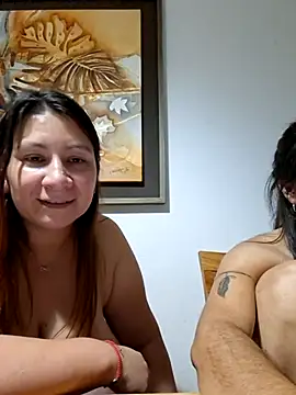 Snapshot of Gia-and-Lara chatting on April 2026 12:32:01 AM Gia-and-Lara online show from April 2026 12:32:01 AM