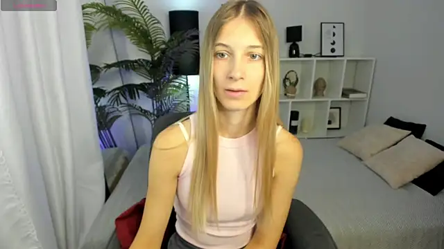 Snapshot of LauraPurr chatting on July 2026 07:12:01 AM LauraPurr online show from July 2026 07:12:01 AM