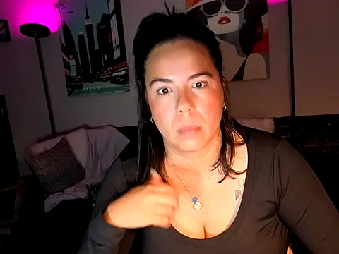 HannaJonns online show from May 2026 12:43:01 PM