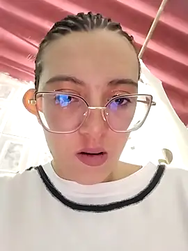 Snapshot of Greta_silber26 chatting on April 2026 07:31:02 PM Greta silber26 online show from April 2026 07:31:02 PM