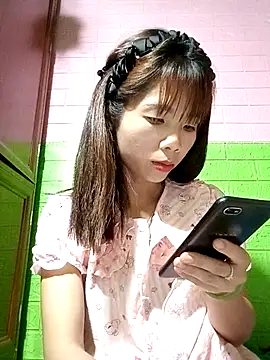 AmyLinee01 online show from April 2026 10:59:01 PM