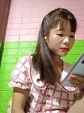 Snapshot of AmyLinee01 chatting on June 2026 07:32:02 AM AmyLinee01 online show from June 2026 07:32:02 AM