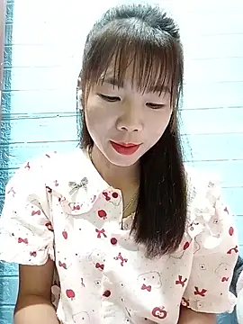 Snapshot of AmyLinee01 chatting on July 2026 04:43:02 AM AmyLinee01 online show from July 2026 04:43:02 AM