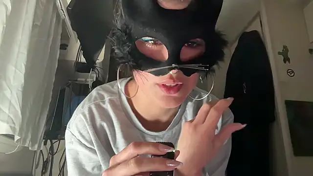 Snapshot of SilentScreamsVan- chatting on April 2026 10:25:02 PM SilentScreamsVan- online show from April 2026 10:25:02 PM