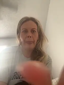 Snapshot of GwenWilde31 chatting on June 2026 01:41:02 PM GwenWilde31 online show from June 2026 01:41:02 PM