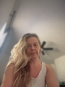 Snapshot of GwenWilde31 chatting on June 2026 05:39:01 PM GwenWilde31 online show from June 2026 05:39:01 PM