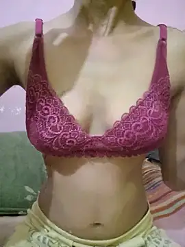 Snapshot of Curvy_Amyra chatting on May 2026 06:05:02 PM Curvy Amyra online show from May 2026 06:05:02 PM