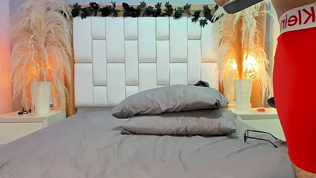 DylanLuxe online show from April 2026 02:40:02 AM