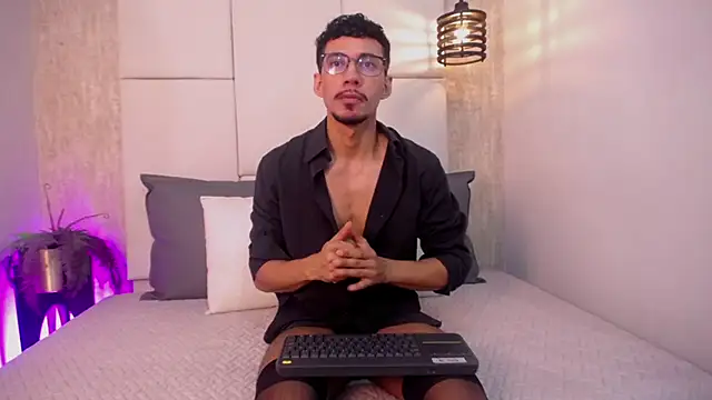 Snapshot of Philip_collins chatting on June 2026 11:13:02 PM Philip collins online show from June 2026 11:13:02 PM