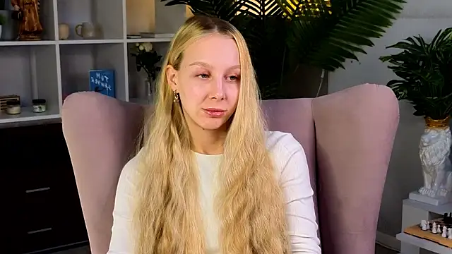 Snapshot of LishaPelle chatting on March 2026 08:40:02 AM LishaPelle online show from March 2026 08:40:02 AM