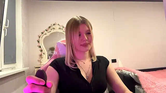 Snapshot of SweettAnny chatting on May 2026 07:10:02 PM SweettAnny online show from May 2026 07:10:02 PM