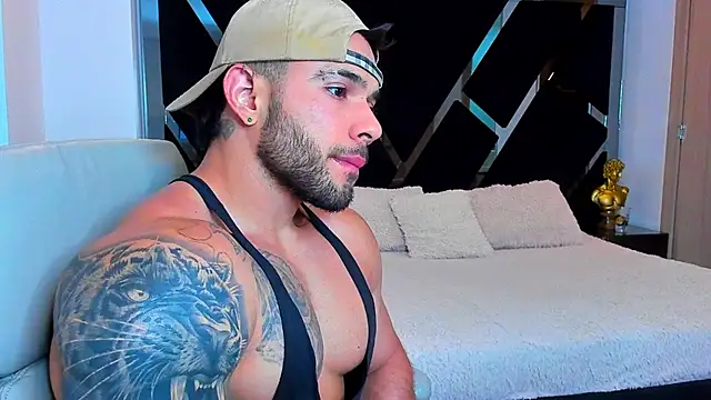 Raytorres online show from May 2026 08:39:01 PM
