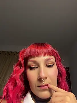 Snapshot of Amelie-RedHoney chatting on July 2026 11:04:02 PM Amelie-RedHoney online show from July 2026 11:04:02 PM