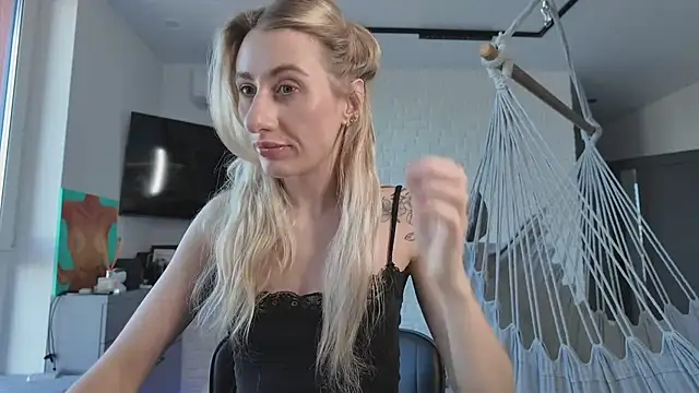 Snapshot of HEY_KITSUNKA chatting on April 2026 01:30:01 PM HEY KITSUNKA online show from April 2026 01:30:01 PM