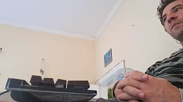 Sueliton2 online show from April 2026 05:40:01 PM