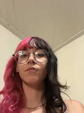 Snapshot of Moon_ chatting on April 2026 09:26:02 PM Moon online show from April 2026 09:26:02 PM