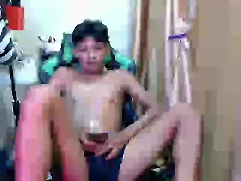 Snapshot of pinoy_lowey18 chatting on May 2026 04:30:02 AM pinoy lowey18 online show from May 2026 04:30:02 AM