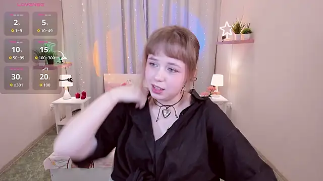 Snapshot of LeonaHicks chatting on March 2026 06:02:02 AM LeonaHicks online show from March 2026 06:02:02 AM