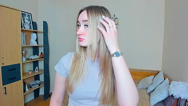 Snapshot of VioletteClaire chatting on May 2026 07:46:02 AM VioletteClaire online show from May 2026 07:46:02 AM