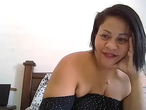 Snapshot of Veronica_missbigg chatting on May 2026 04:04:02 PM Veronica missbigg online show from May 2026 04:04:02 PM