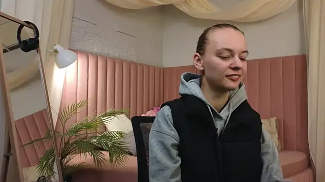 Snapshot of emma_chaser chatting on April 2026 01:29:02 AM emma chaser online show from April 2026 01:29:02 AM