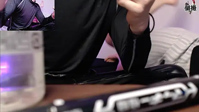 Snapshot of DontCloseYet chatting on April 2026 07:04:01 AM DontCloseYet online show from April 2026 07:04:01 AM