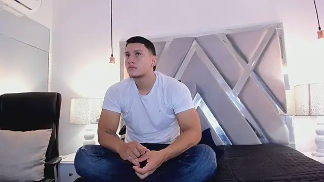 Chriss Diamond online show from April 2026 03:42:01 AM