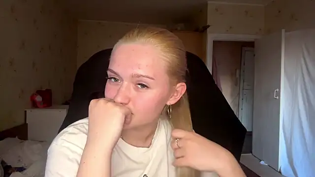 Sophia Blonde online show from March 2026 02:39:02 PM