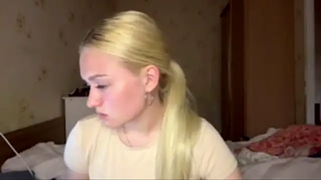 Snapshot of Sophia_Blonde chatting on May 2026 03:40:01 PM Sophia Blonde online show from May 2026 03:40:01 PM